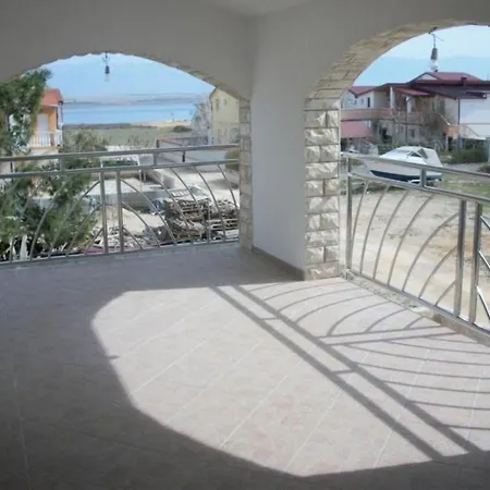 Apartment Geraeumige