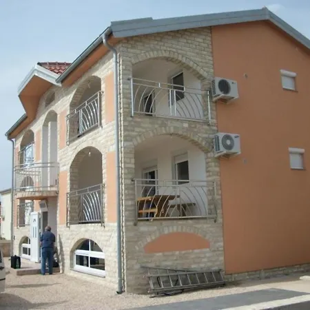 Apartment Geraeumige