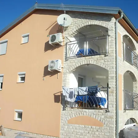 Apartment Geraeumige *
